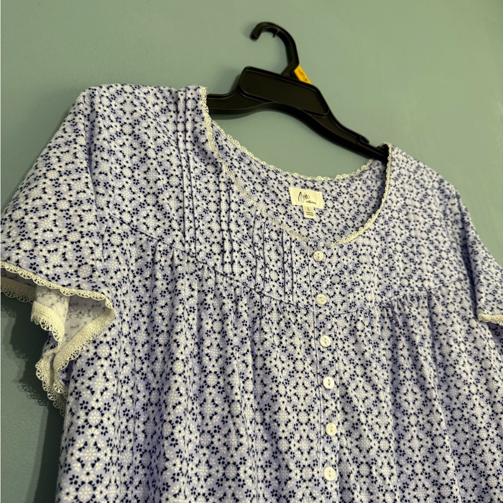 SELLING ARIA NIGHTGOWN SIZE LARGE NWT SHORT SLEEVE FLORAL COLOR